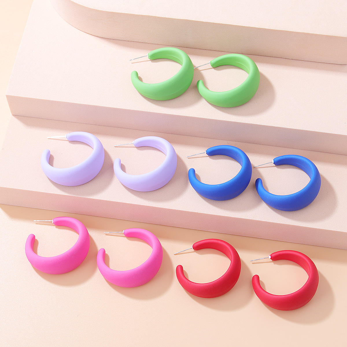 Fashion Retro Solid Color Acrylic Rubber Geometric C- Shaped Hoop Earrings display picture 1