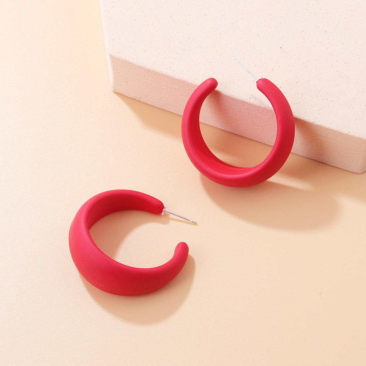 Fashion Retro Solid Color Acrylic Rubber Geometric C- Shaped Hoop Earrings display picture 4