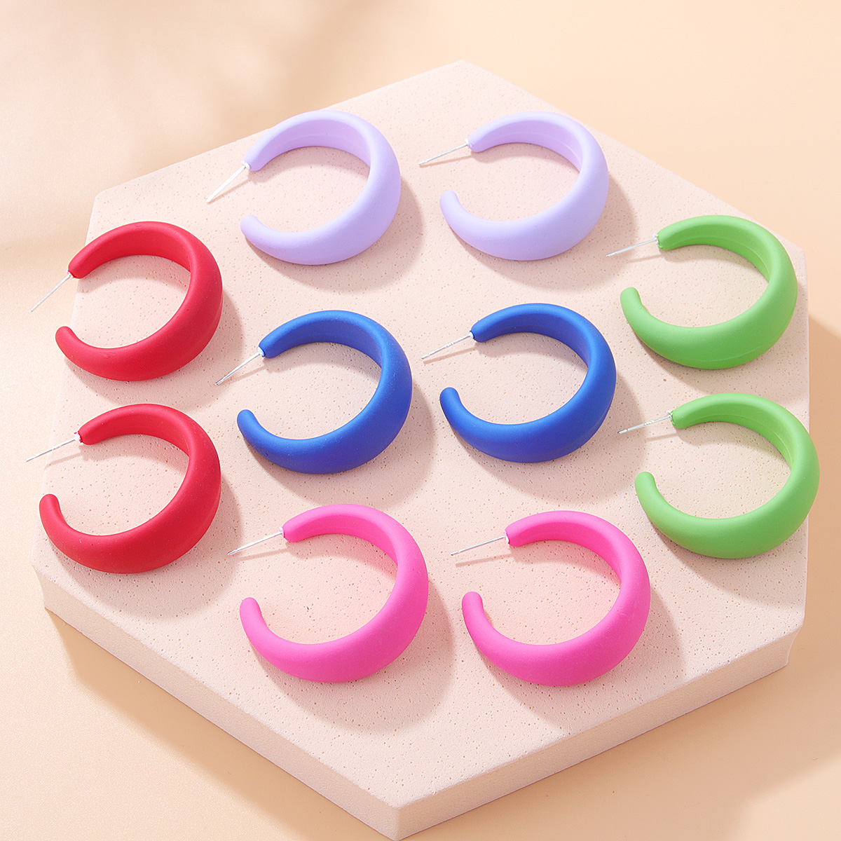 Fashion Retro Solid Color Acrylic Rubber Geometric C- Shaped Hoop Earrings display picture 5