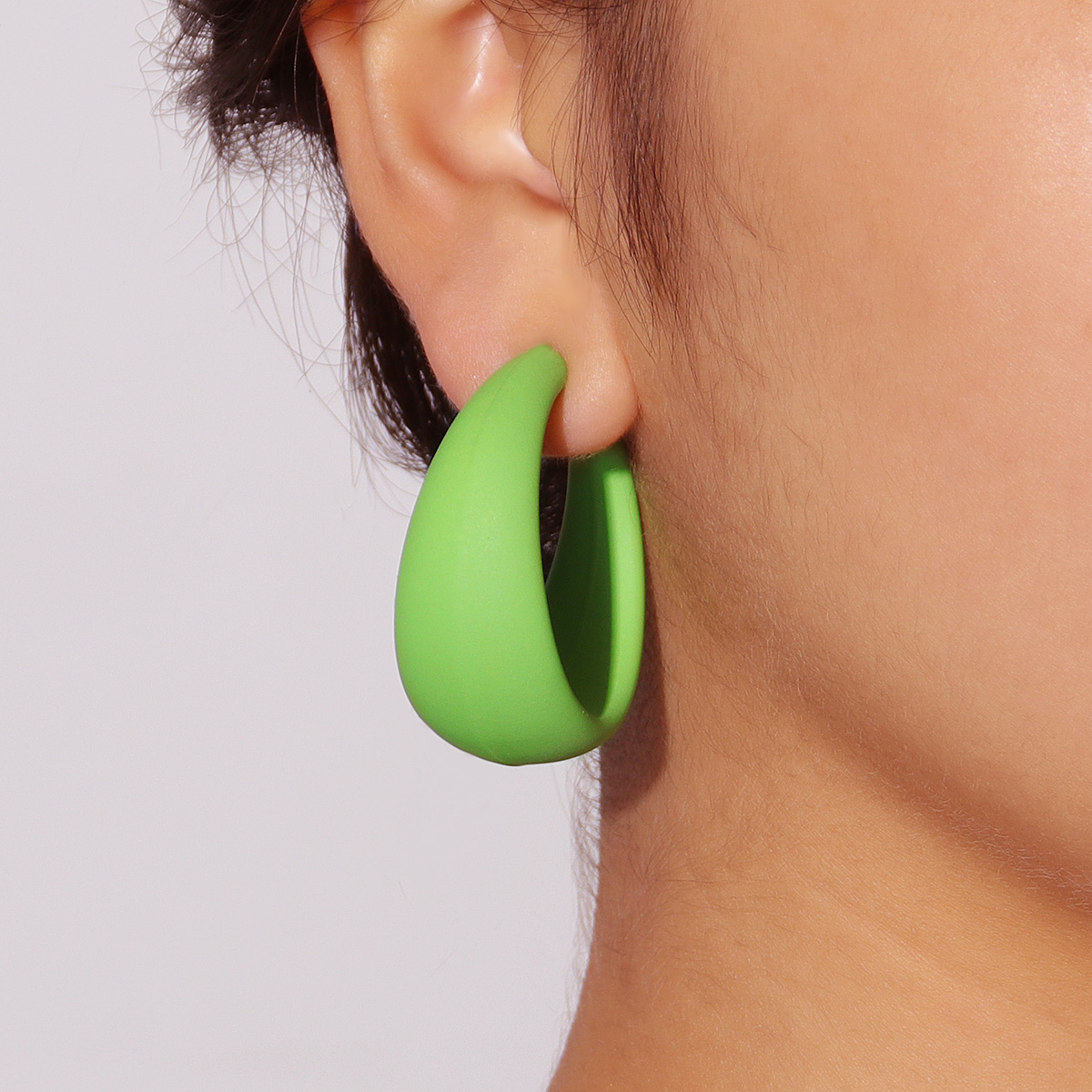 Fashion Retro Solid Color Acrylic Rubber Geometric C- Shaped Hoop Earrings display picture 7