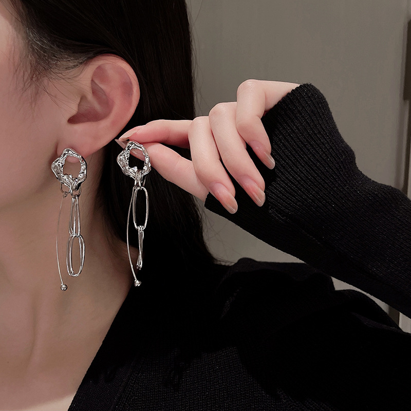 New Style Hollow Irregular Geometric Women's Metal Tassel Earrings display picture 3