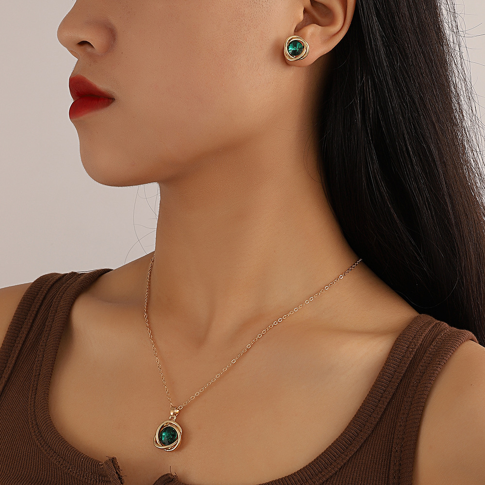 Frau Mode Geometrisch Künstliche Edelsteine Legierung Ohrringe Halskette Eingelegter Zirkon Schmuck Sets display picture 1