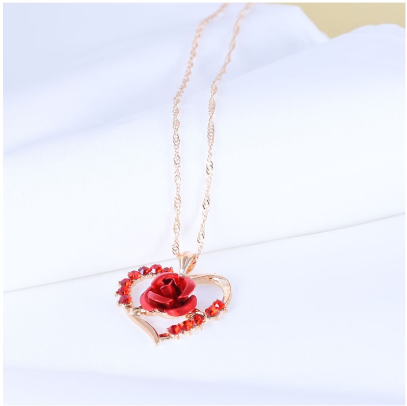 Women's Fashion Heart Alloy Pendant Necklace Diamond Artificial Rhinestones Necklaces display picture 2