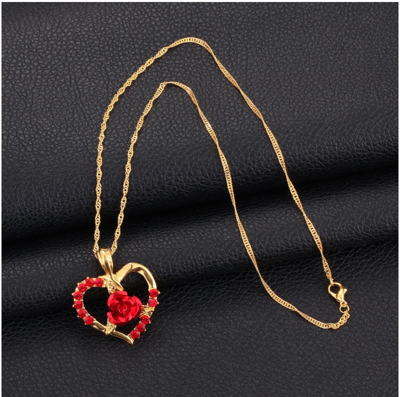 Women's Fashion Heart Alloy Pendant Necklace Diamond Artificial Rhinestones Necklaces display picture 6