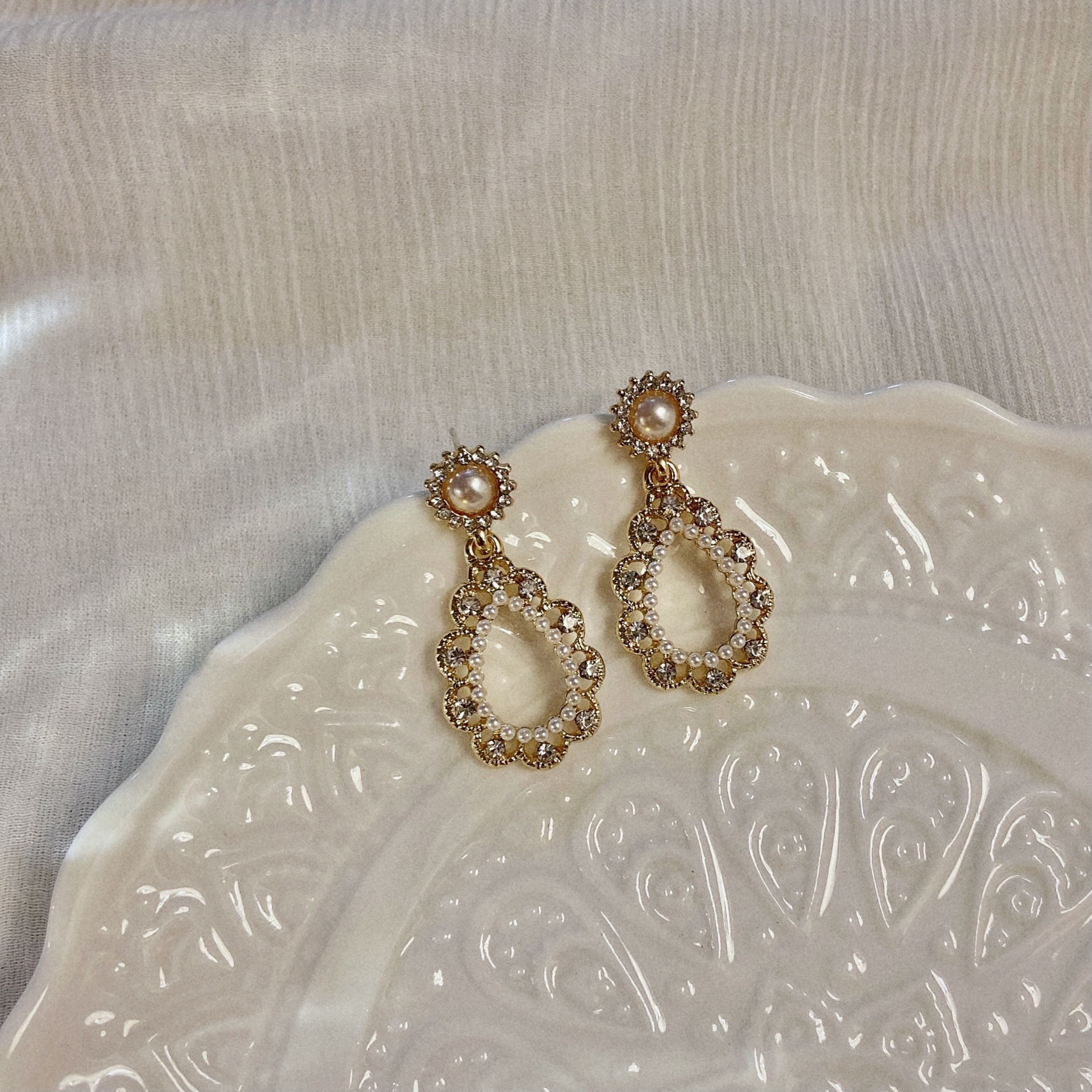 Women's Fashion Water Drop Metal Ear Clip Earrings Plating Pearl Earrings display picture 4