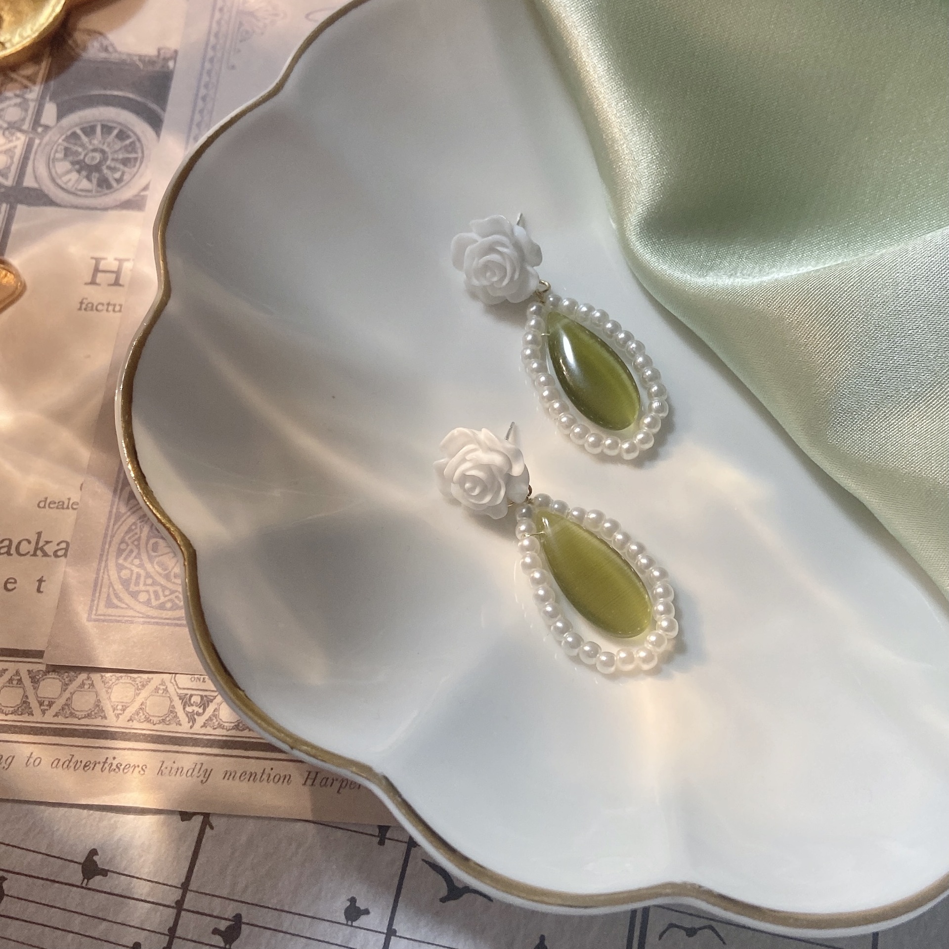 Women's Elegant Water Drop Plastic Resin Ear Clip Ear Studs Inlay Artificial Pearls Opal Earrings display picture 2