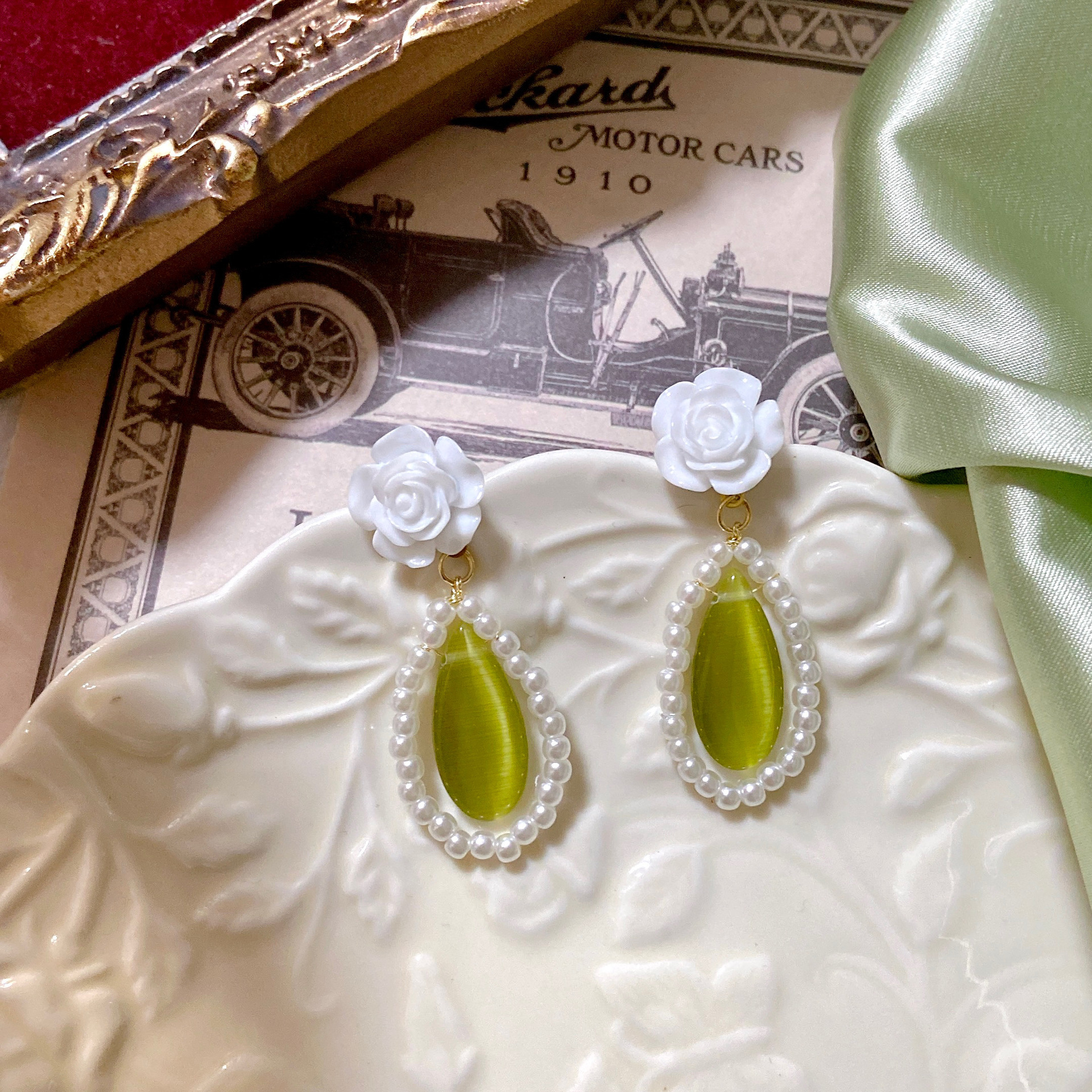 Women's Elegant Water Drop Plastic Resin Ear Clip Ear Studs Inlay Artificial Pearls Opal Earrings display picture 3