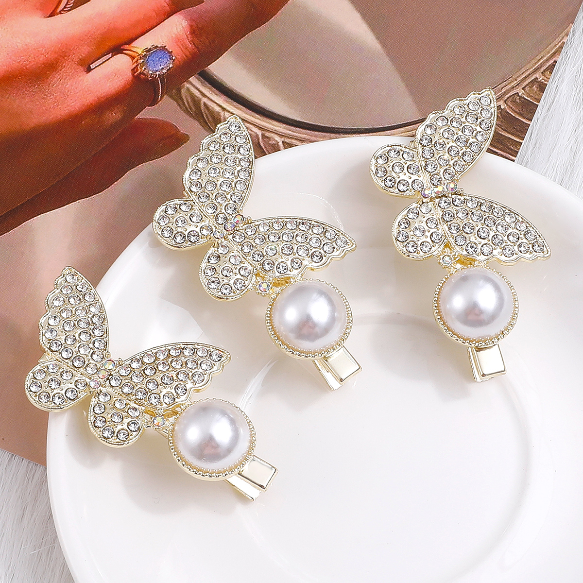 Women's Fashion Butterfly Alloy Hair Accessories Pearl Diamond Rhinestones Hair Clip 1 Set display picture 1