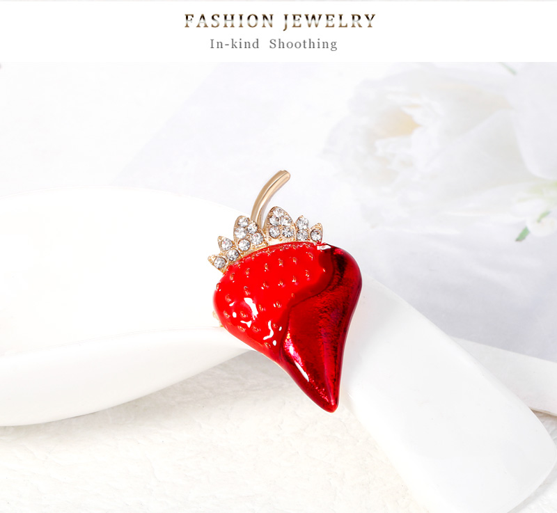 Women's Cute Retro Strawberry Alloy Brooches Artificial Rhinestones Brooches display picture 4