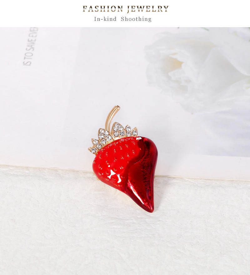 Women's Cute Retro Strawberry Alloy Brooches Artificial Rhinestones Brooches display picture 7