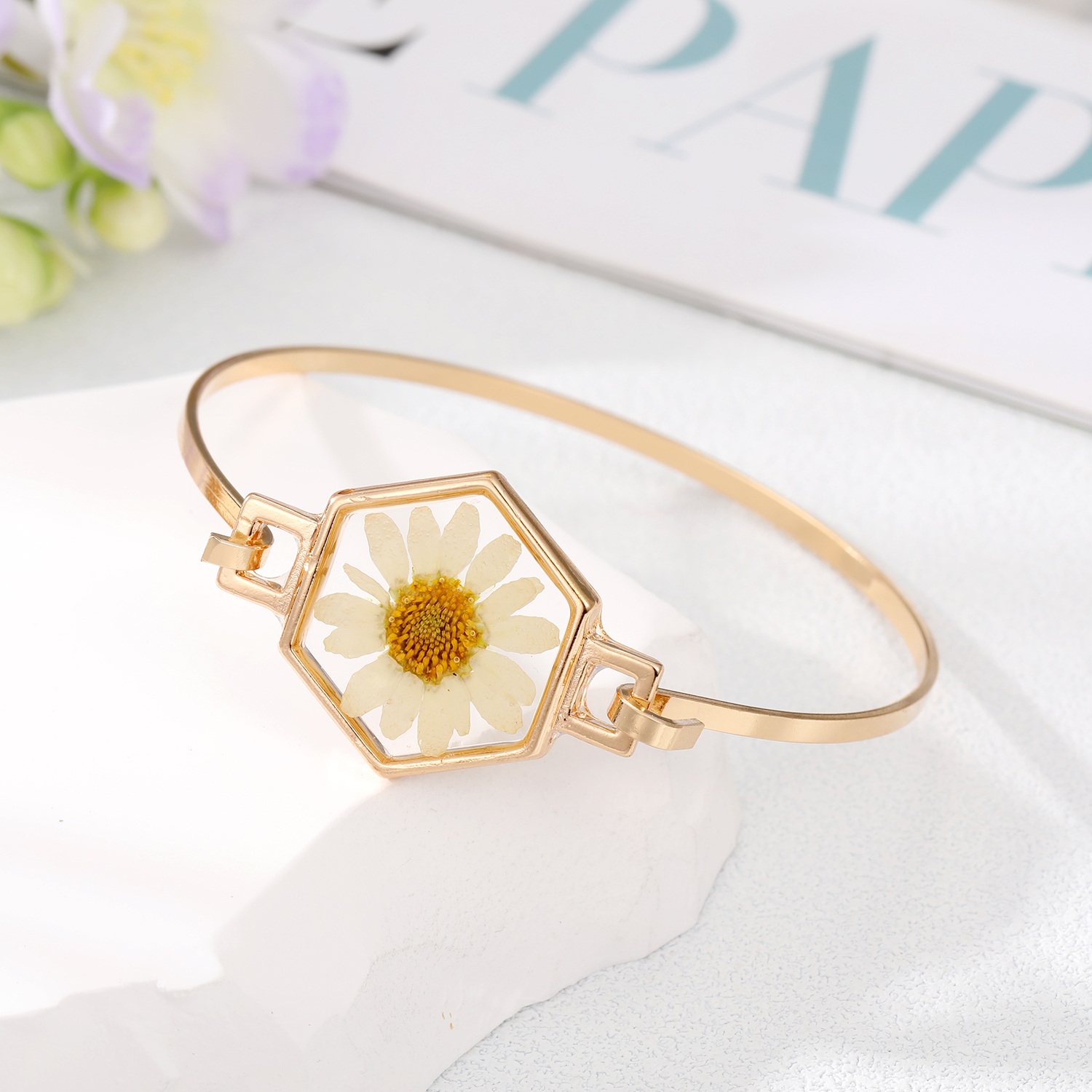 Simple Style Flowers Alloy Plating Resin Bangle display picture 3