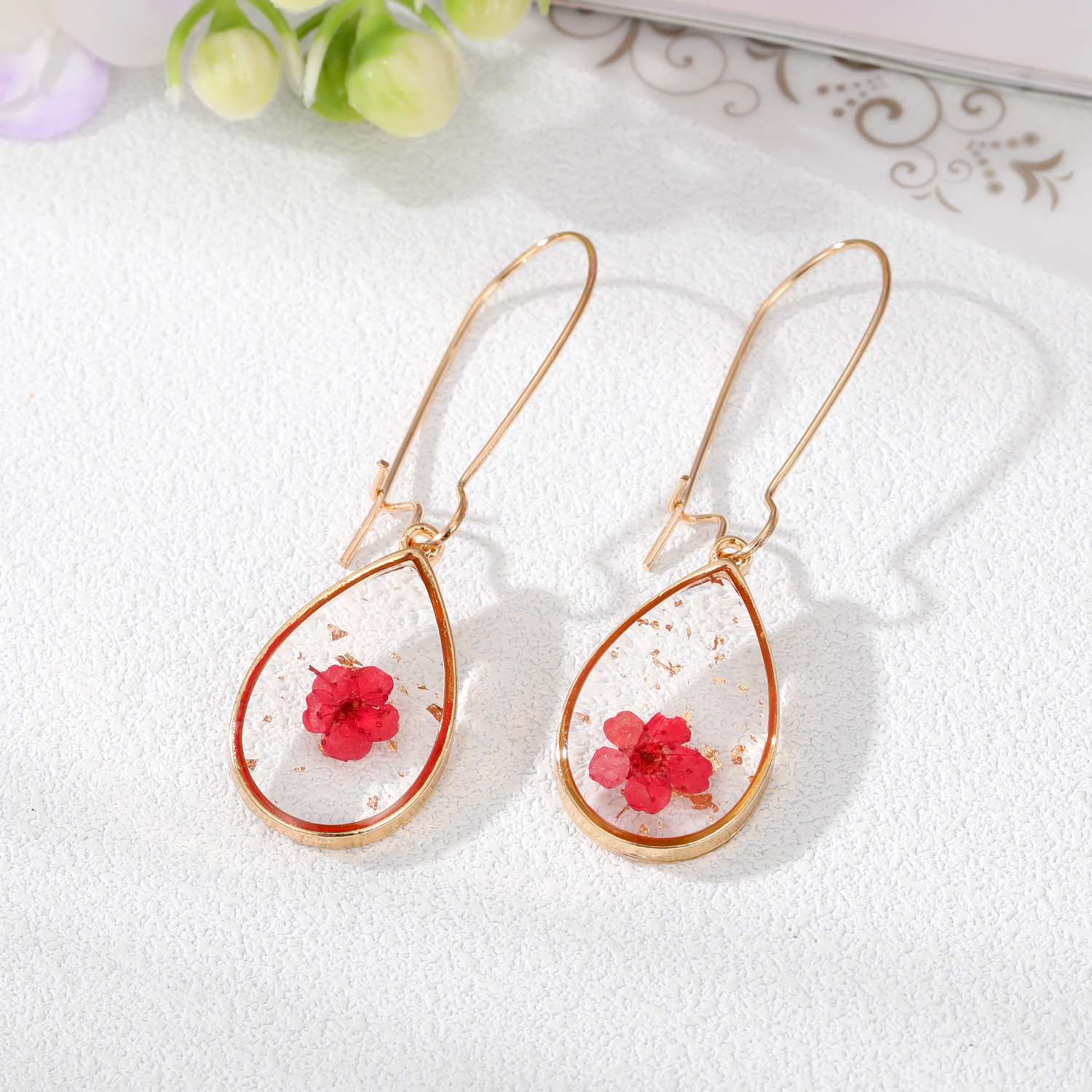 1 Pair Simple Style Flower Patchwork Alloy Resin Drop Earrings display picture 3