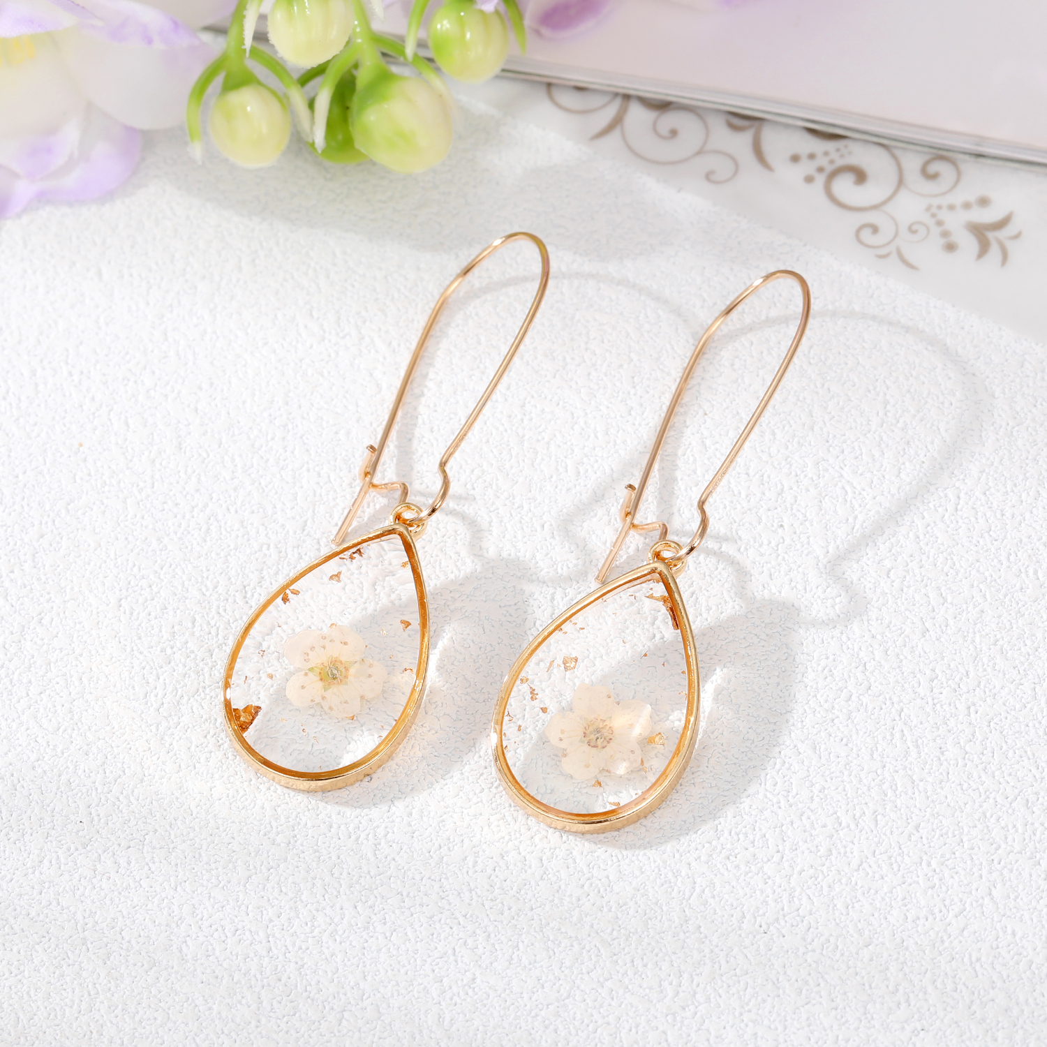1 Pair Simple Style Flower Patchwork Alloy Resin Drop Earrings display picture 4