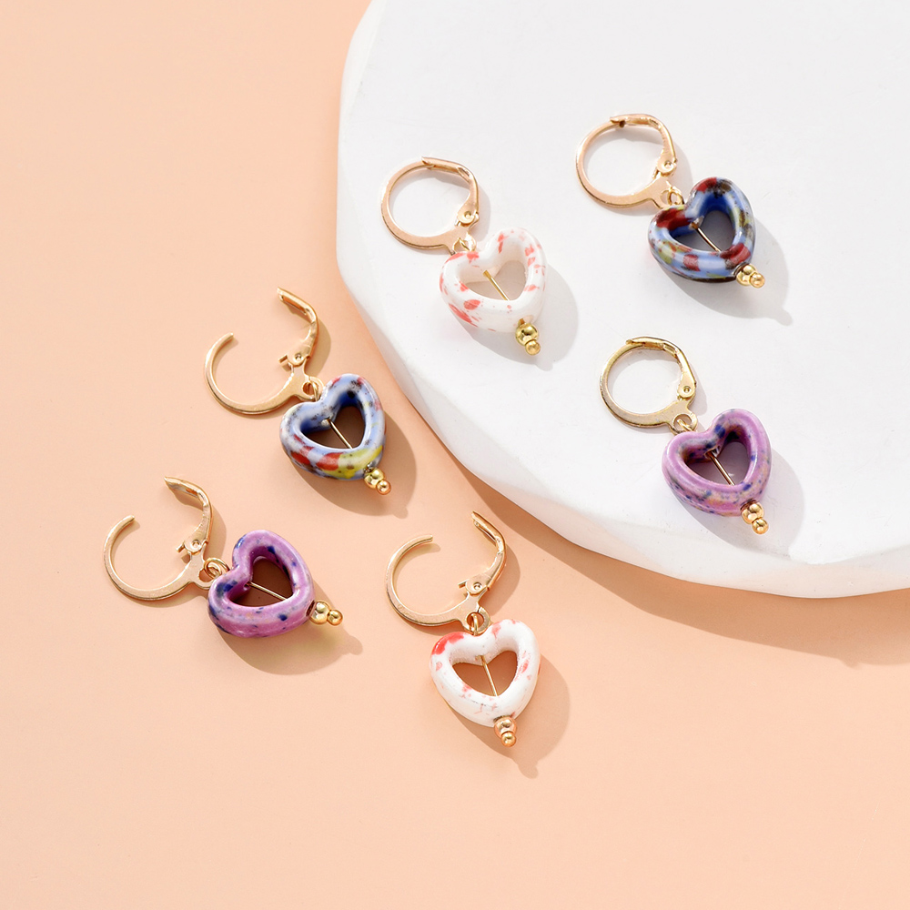 Women's Fashion Simple Style Heart Shape Metal Earrings Earrings display picture 3