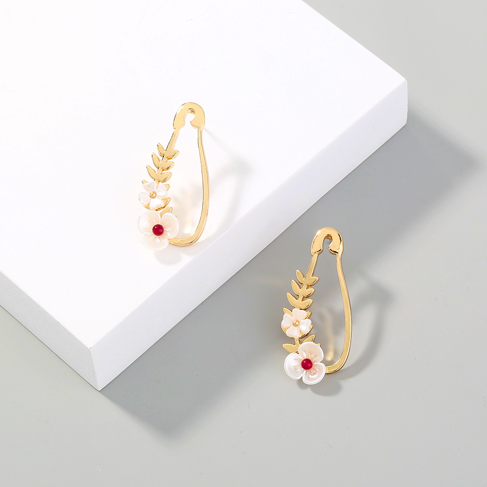 Wholesale Jewelry 1 Pair Sweet Flower Alloy Resin Earrings display picture 1