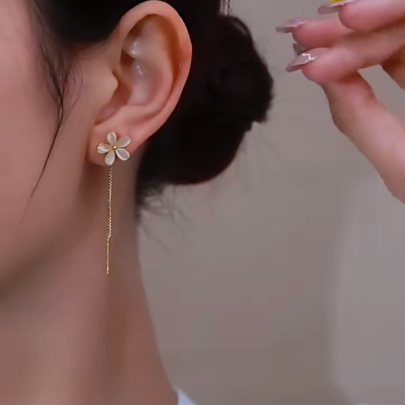 Women's Korean Style Flower Alloy Earrings Tassel Opal Earrings display picture 2