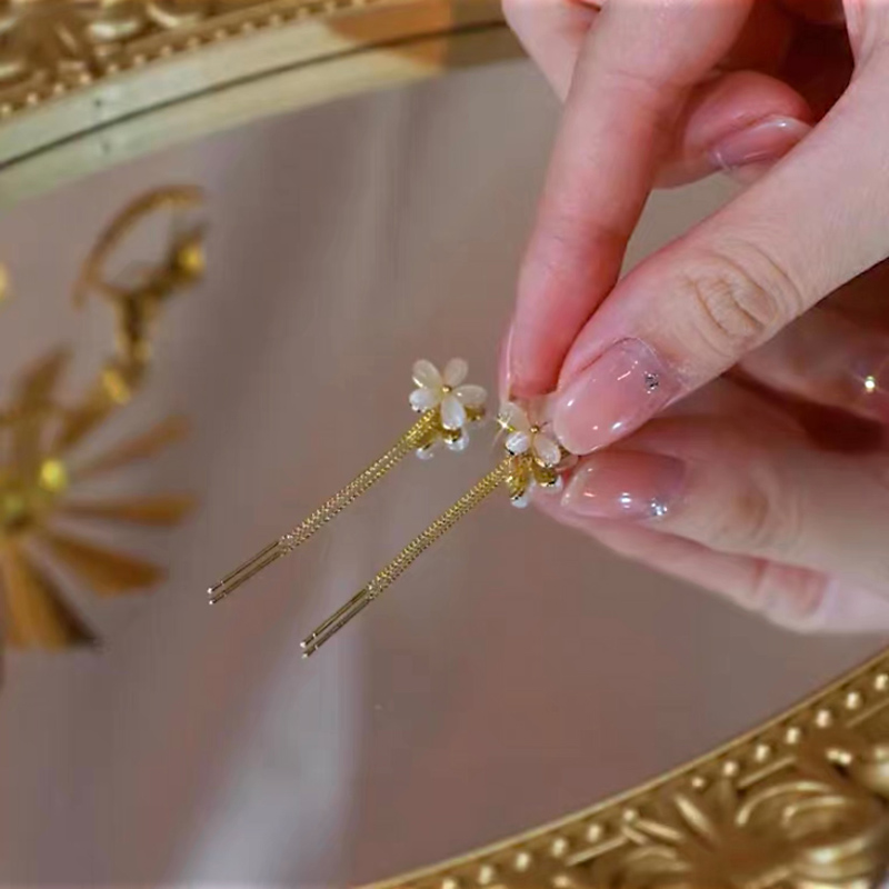 Frau Koreanische Art Blume Legierung Ohrringe Quaste Opal Ohrringe display picture 7