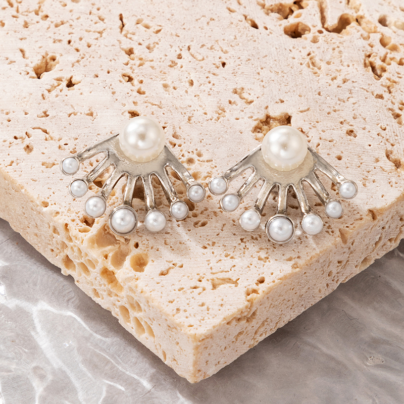 Modern Style Alloy Geometric Pattern Ear Studs Daily Artificial Pearl Stud Earrings display picture 7