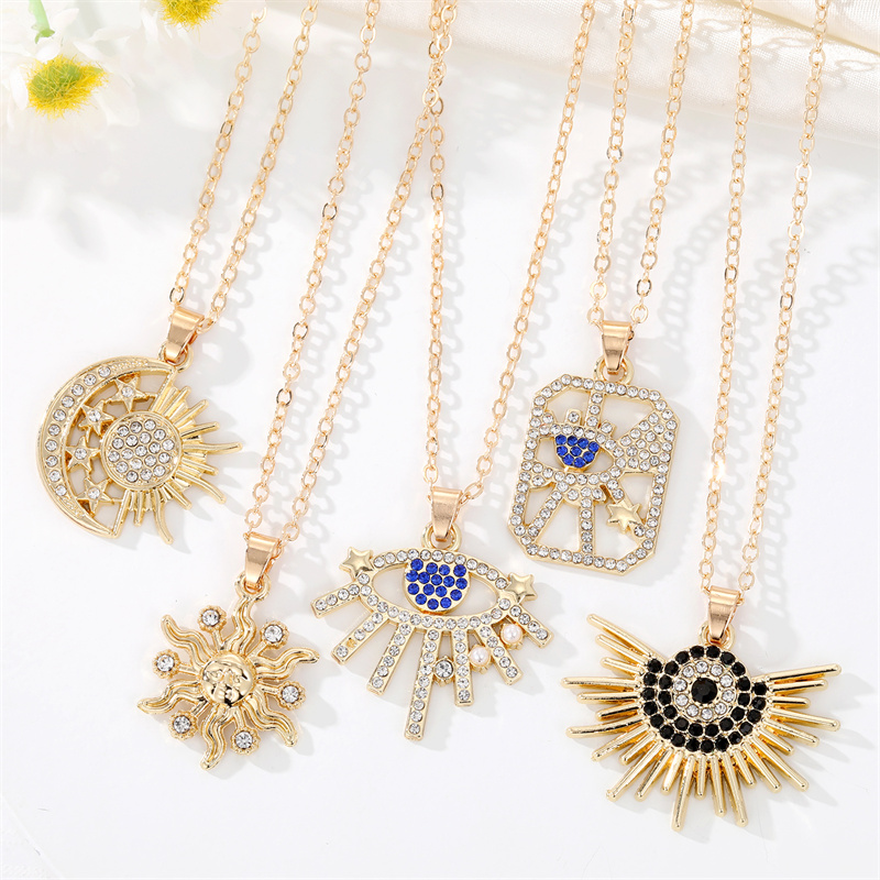 New Style Fashion Eye Moon Pendant Alloy Necklace display picture 1