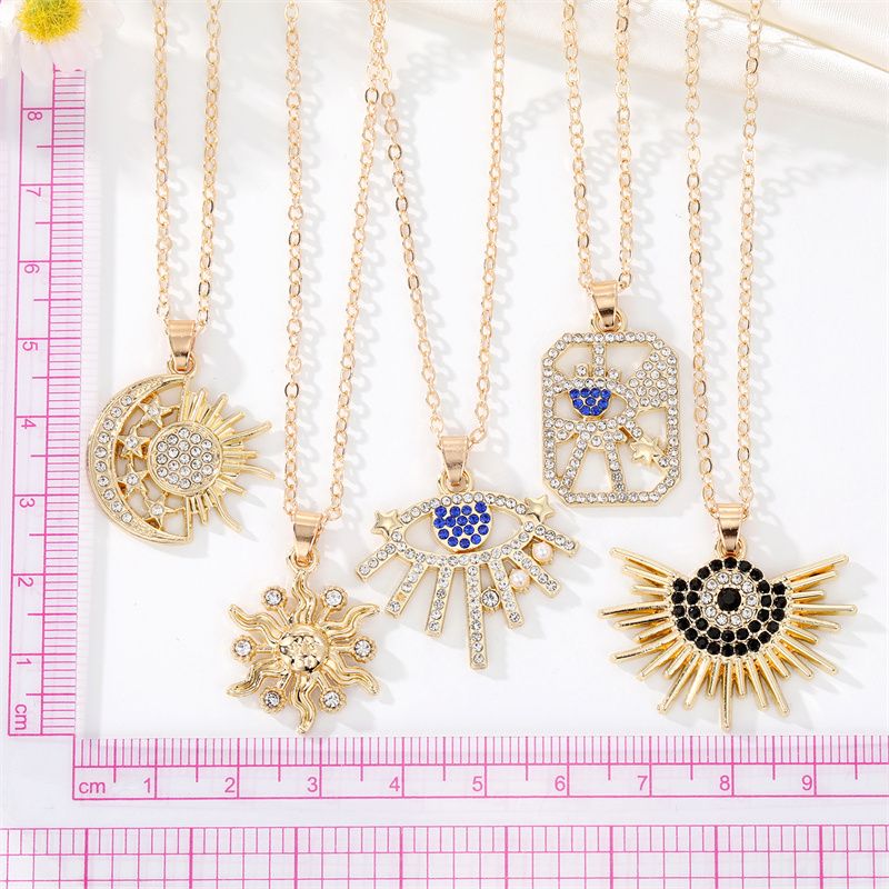 New Style Fashion Eye Moon Pendant Alloy Necklace display picture 2