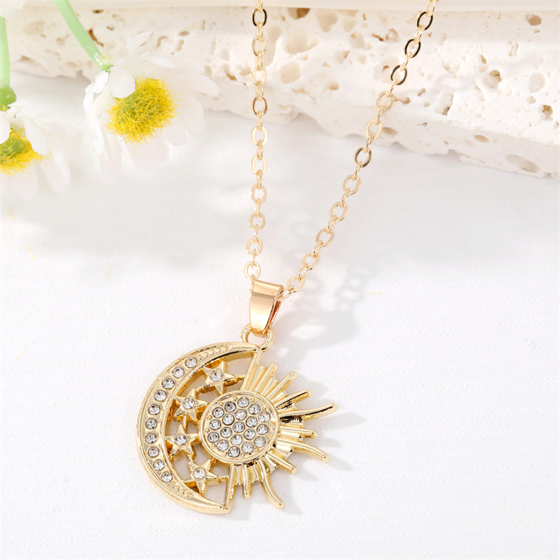 New Style Fashion Eye Moon Pendant Alloy Necklace display picture 3