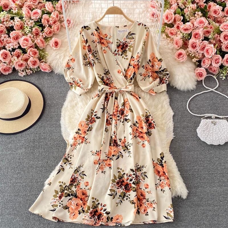 Vacation Ditsy Floral V Neck Short Sleeve Flower Chiffon Dresses Midi Dress Floral Dress display picture 3