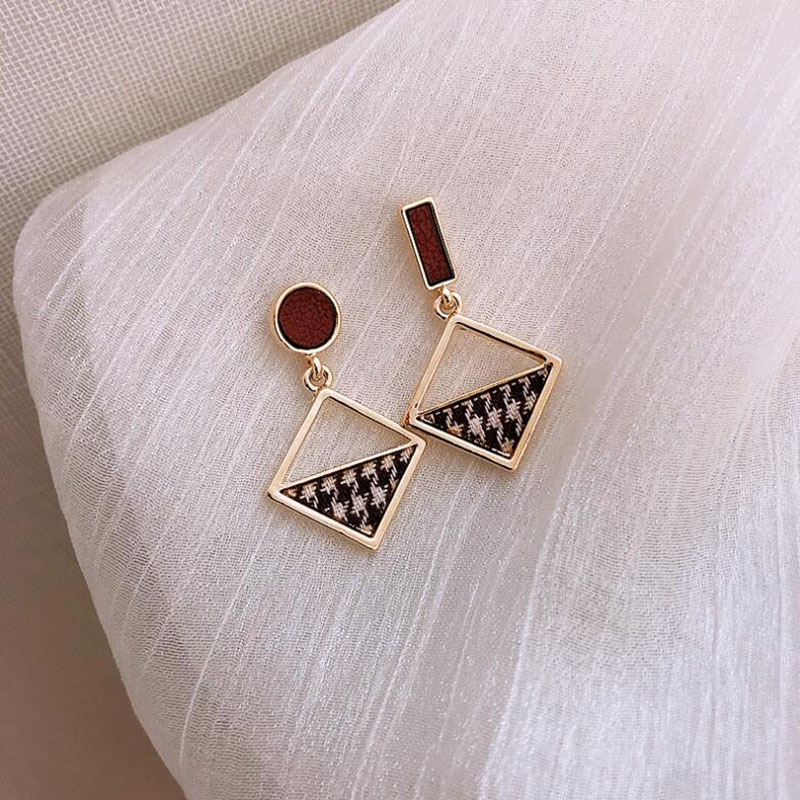 Retro Diamond Alloy Plating Pu Leather Drop Earrings display picture 1