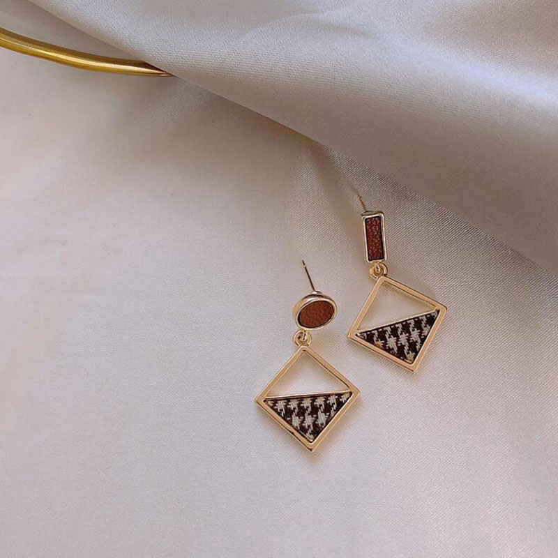 Retro Diamond Alloy Plating Pu Leather Drop Earrings display picture 5
