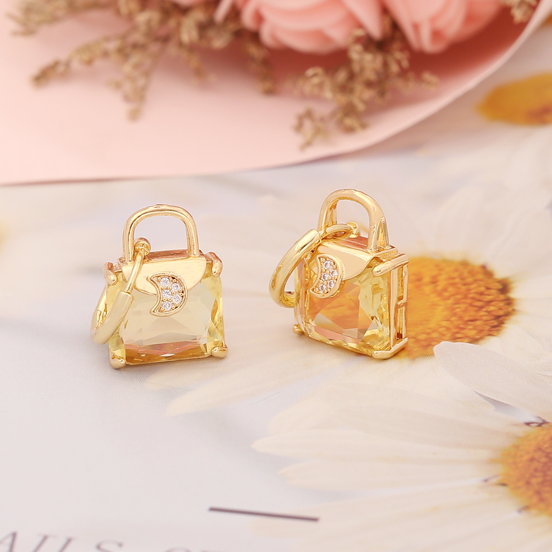 Cute Square Copper Inlay Zircon Ear Studs display picture 2