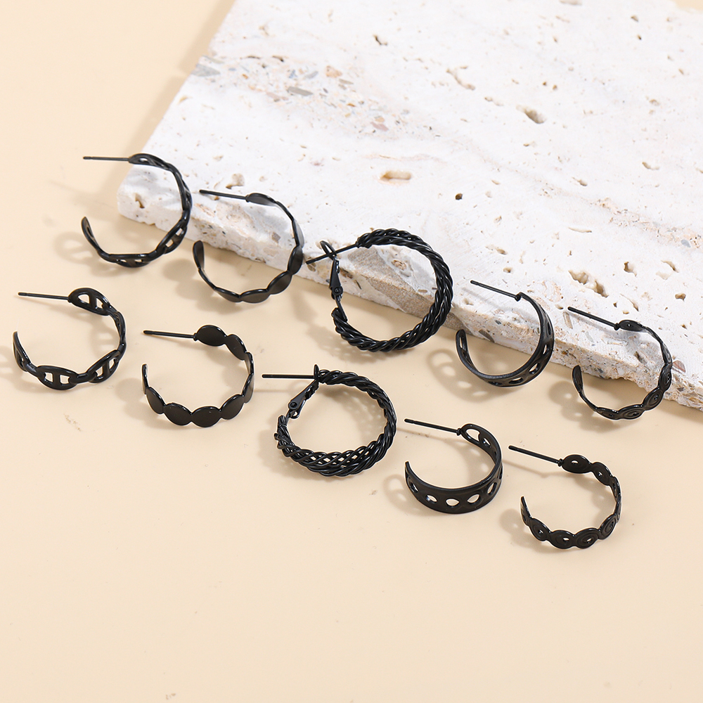 Retro C Shape Hollow Out Alloy Earrings display picture 3