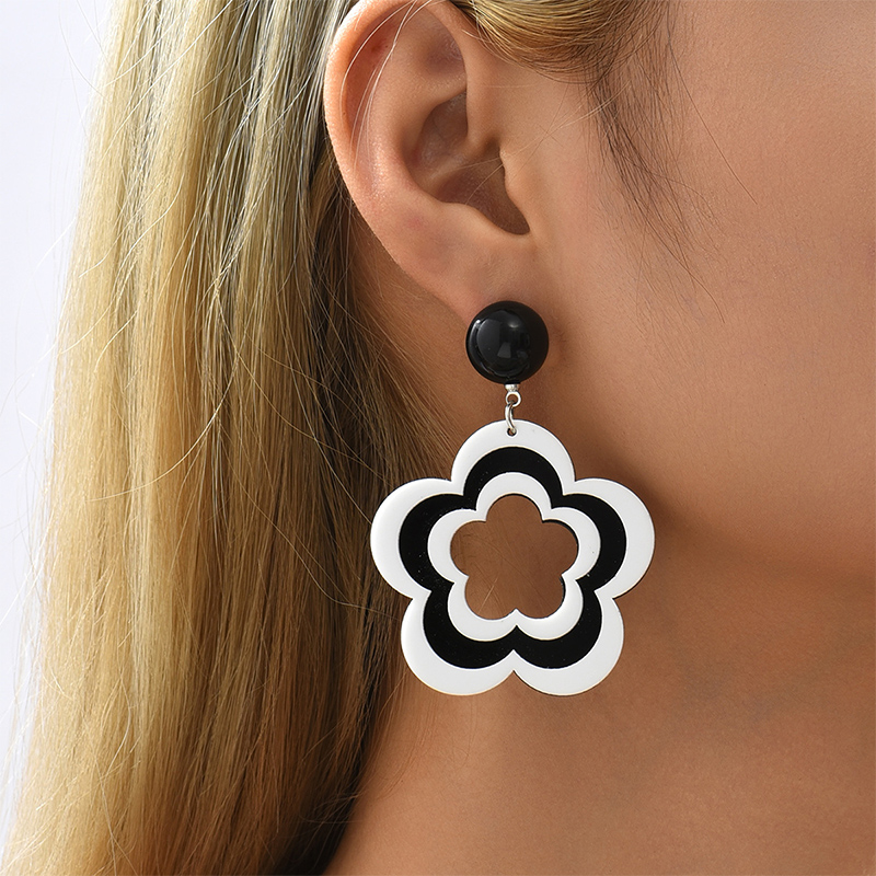 Fashion Flower Arylic No Inlaid Earrings display picture 4