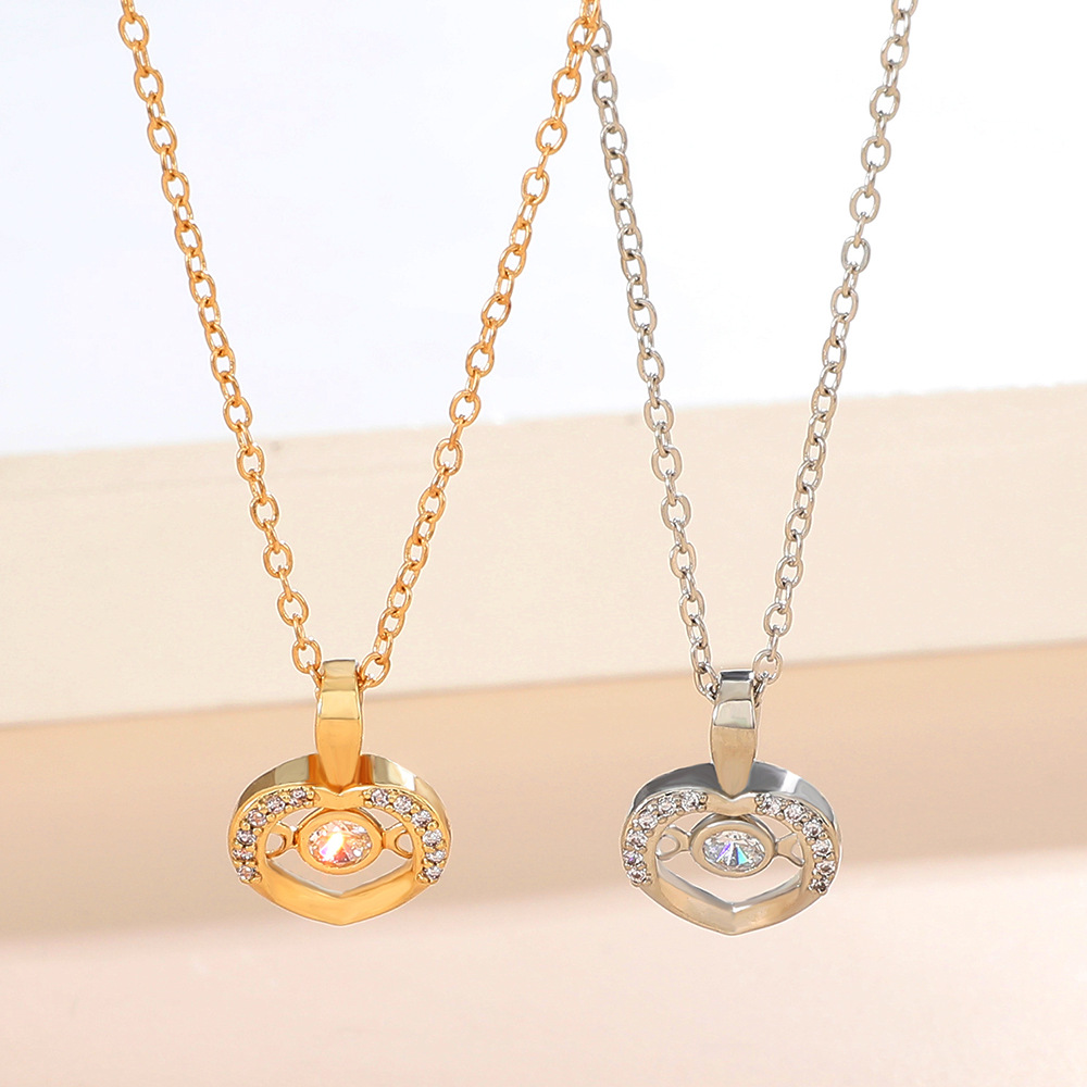 Fashion Heart Shape Copper Rhinestone Pendant Necklace display picture 2