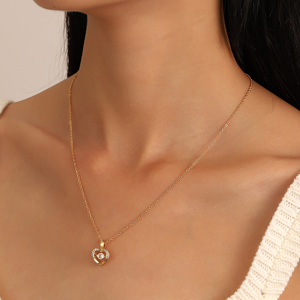 Fashion Heart Shape Copper Rhinestone Pendant Necklace display picture 4