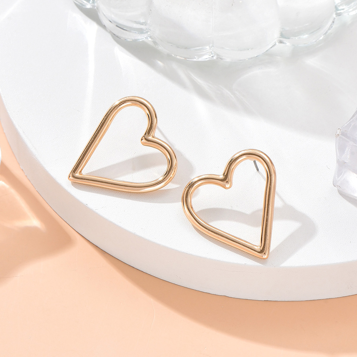 Simple Style Heart Shape Alloy Ear Studs display picture 1