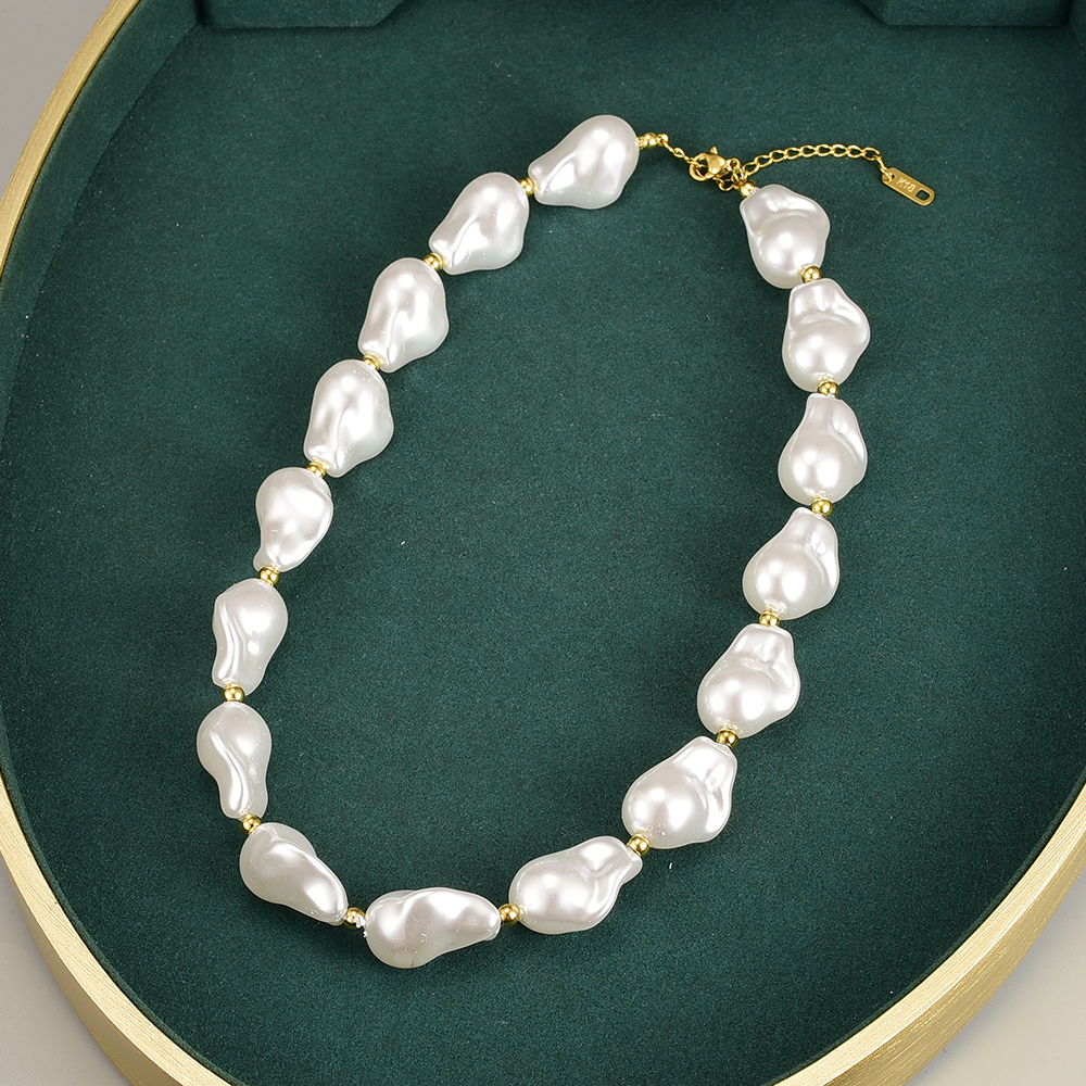 Elegant Imitation Pearl Necklace Beaded No Inlaid Stainless Steel Necklaces display picture 3