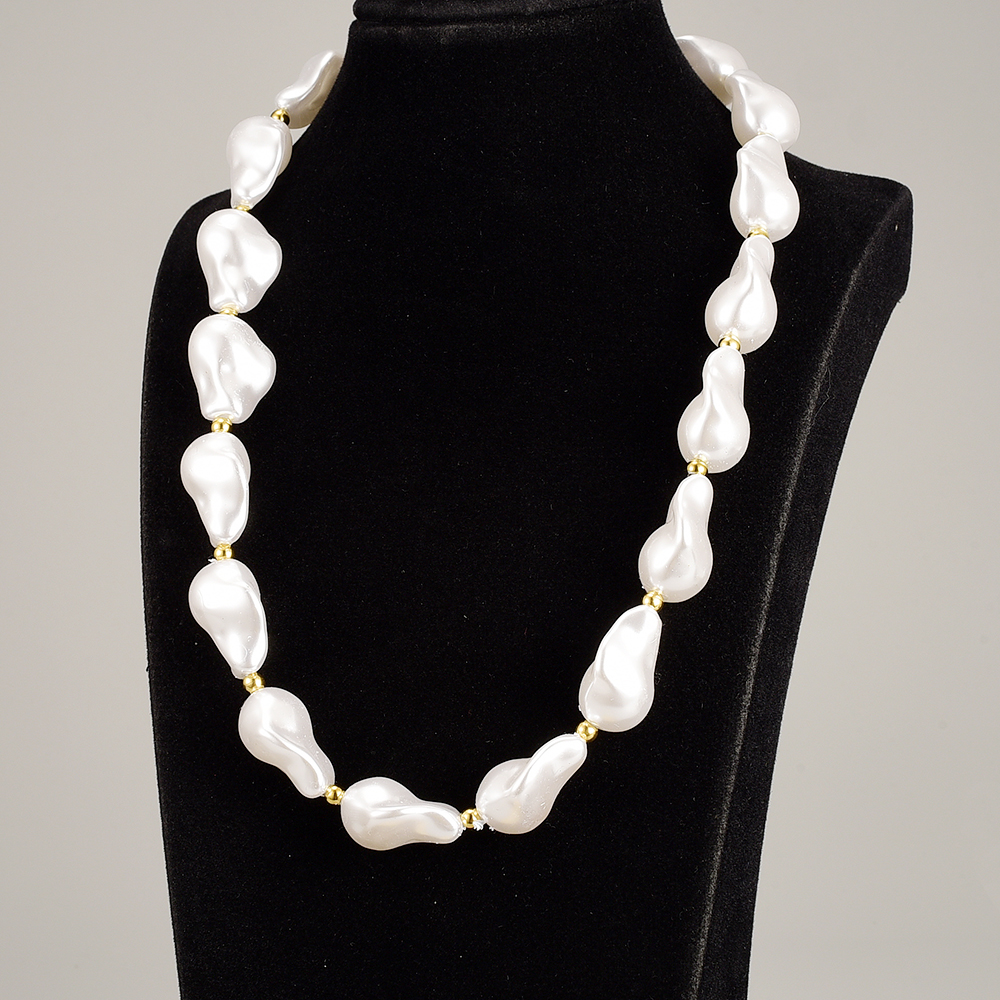 Elegant Imitation Pearl Necklace Beaded No Inlaid Stainless Steel Necklaces display picture 2