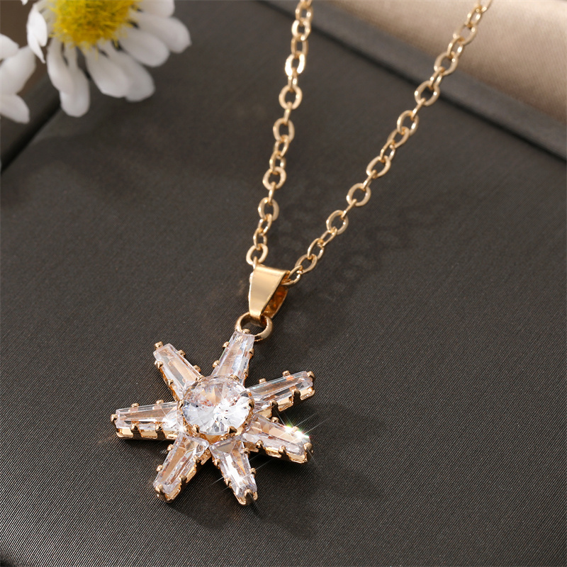 Fashion Triangle Heart Shape Flower Alloy Inlaid Zircon Alloy Pendant Necklace 1 Piece display picture 3