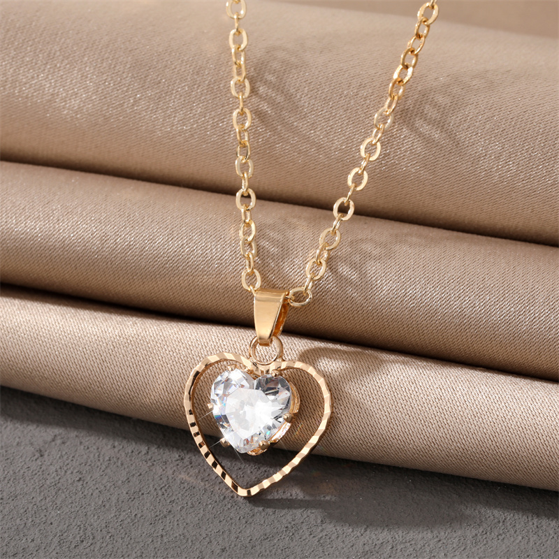 Fashion Triangle Heart Shape Flower Alloy Inlaid Zircon Alloy Pendant Necklace 1 Piece display picture 4