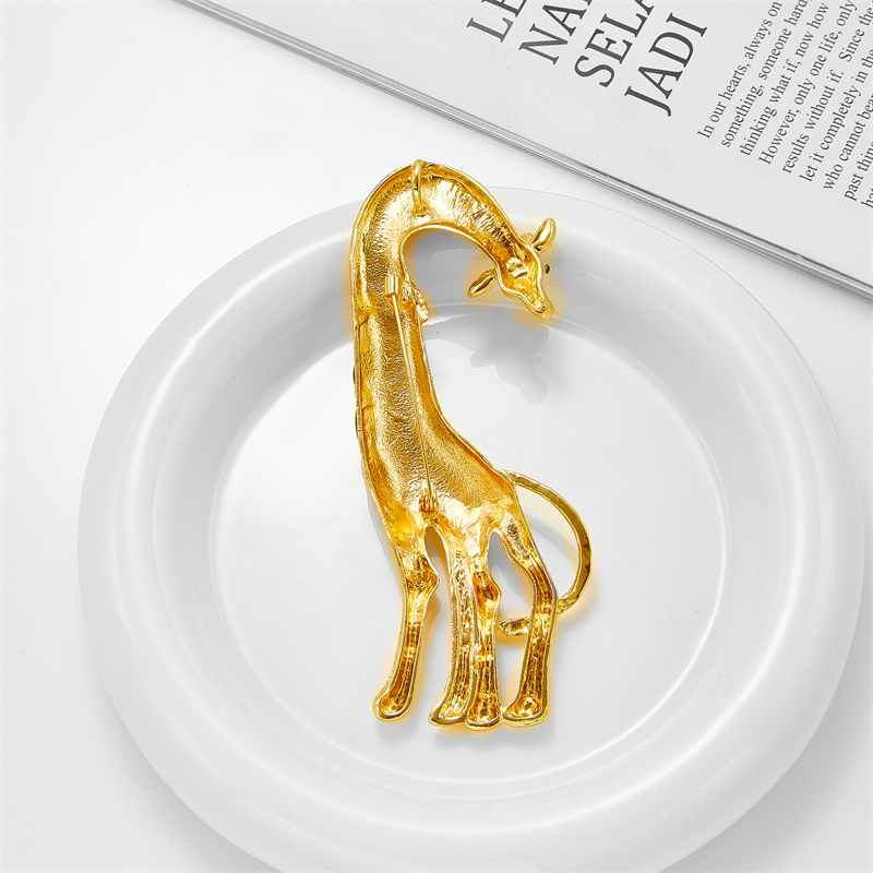 Fashion Giraffe Alloy Brooches display picture 7