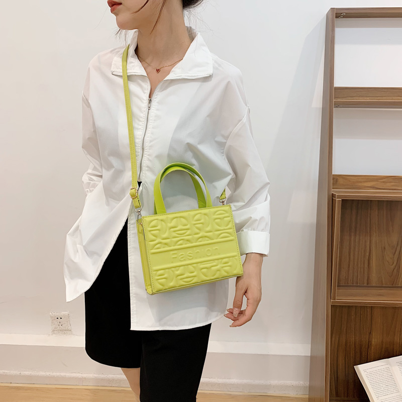 Fashion Solid Color Square Zipper Handbag Square Bag display picture 3