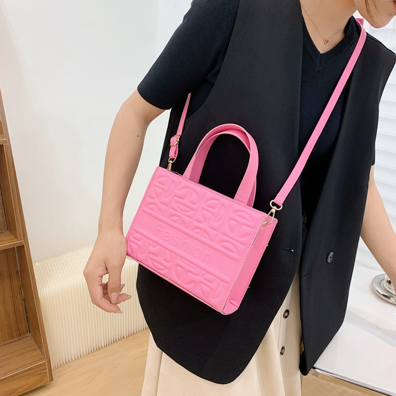 Fashion Solid Color Square Zipper Handbag Square Bag display picture 6