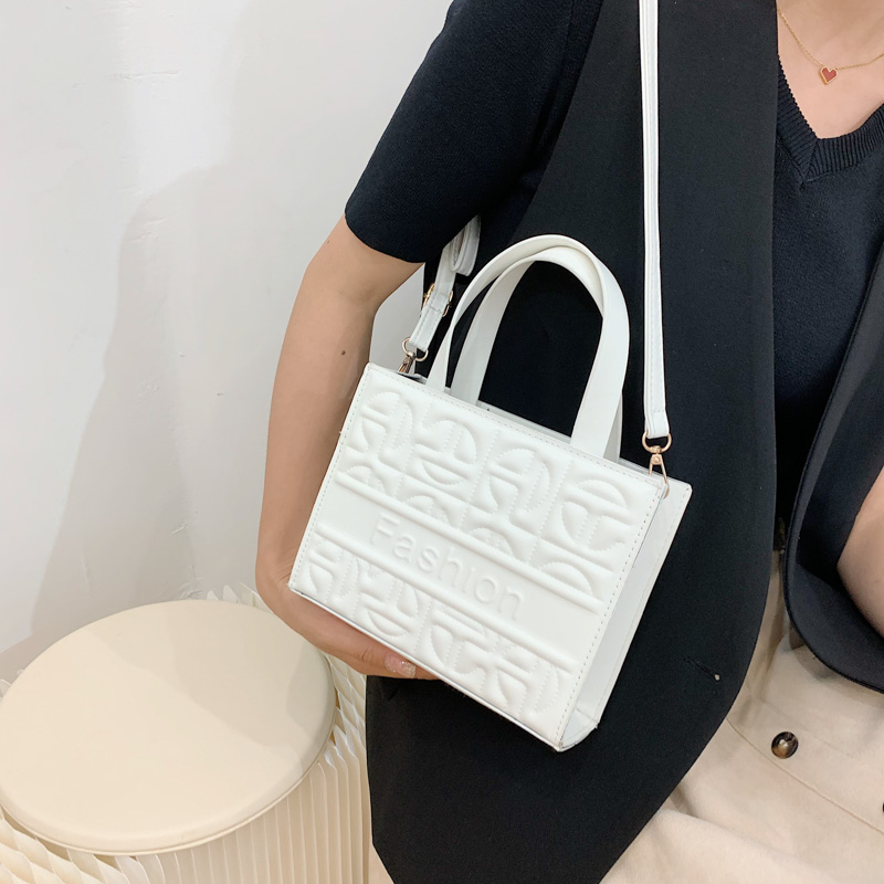 Fashion Solid Color Square Zipper Handbag Square Bag display picture 10