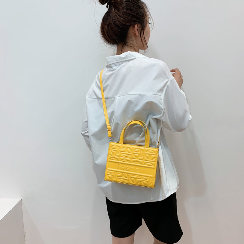 Fashion Solid Color Square Zipper Handbag Square Bag display picture 12