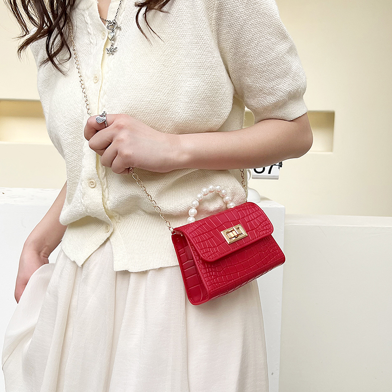 Women's Pu Leather Solid Color Fashion Pearl Square Flip Cover Crossbody Bag display picture 7