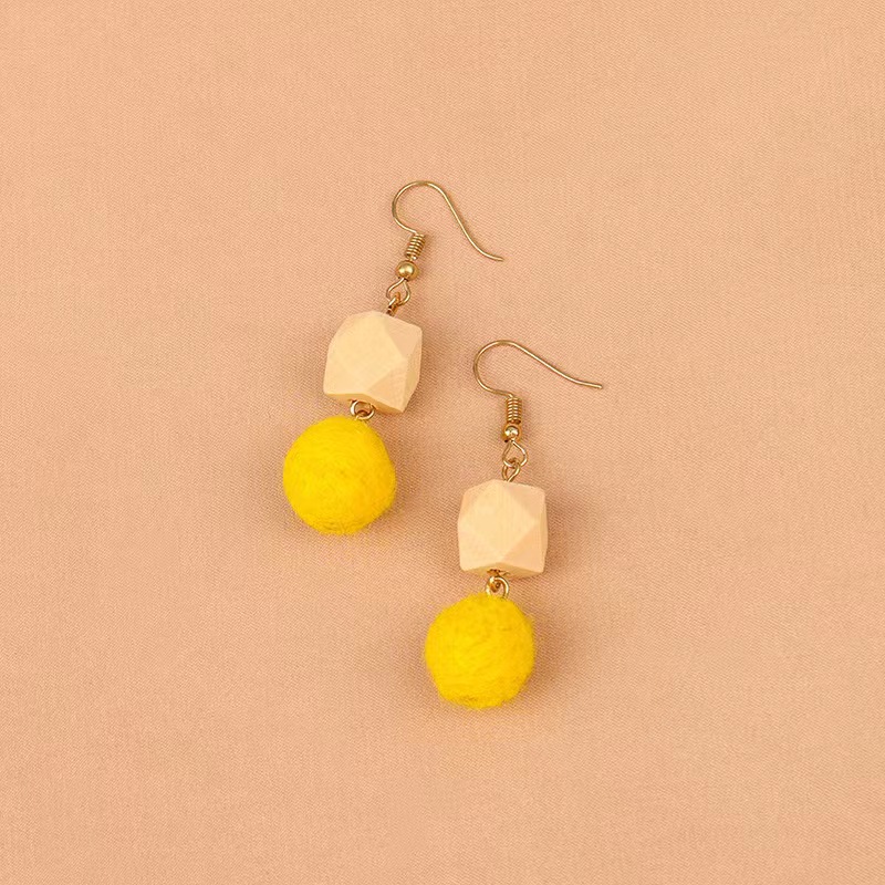 Fashion Geometric Wood Knit Drop Earrings display picture 1