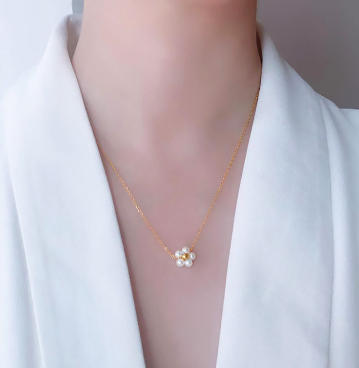 Retro Flower Titanium Steel Beaded Plating Artificial Pearls Pendant Necklace display picture 1
