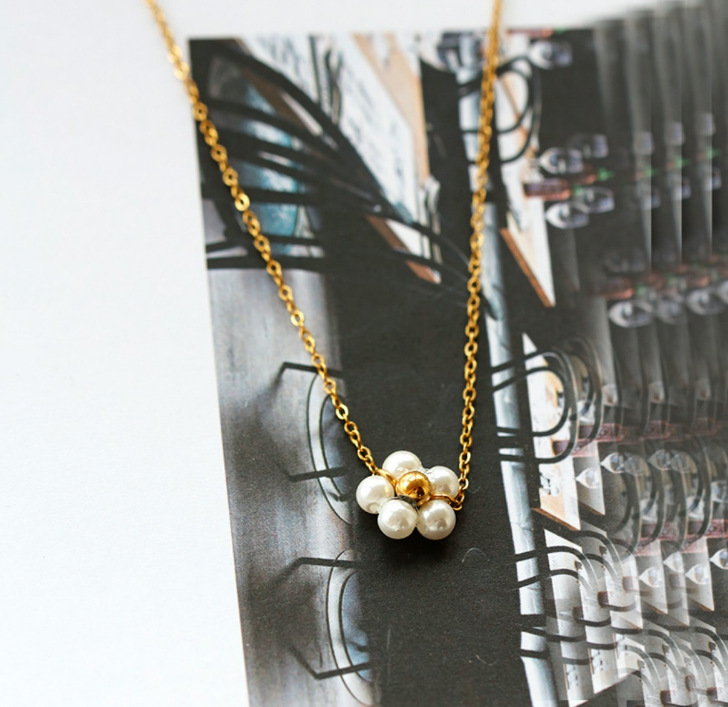 Retro Flower Titanium Steel Beaded Plating Artificial Pearls Pendant Necklace display picture 5