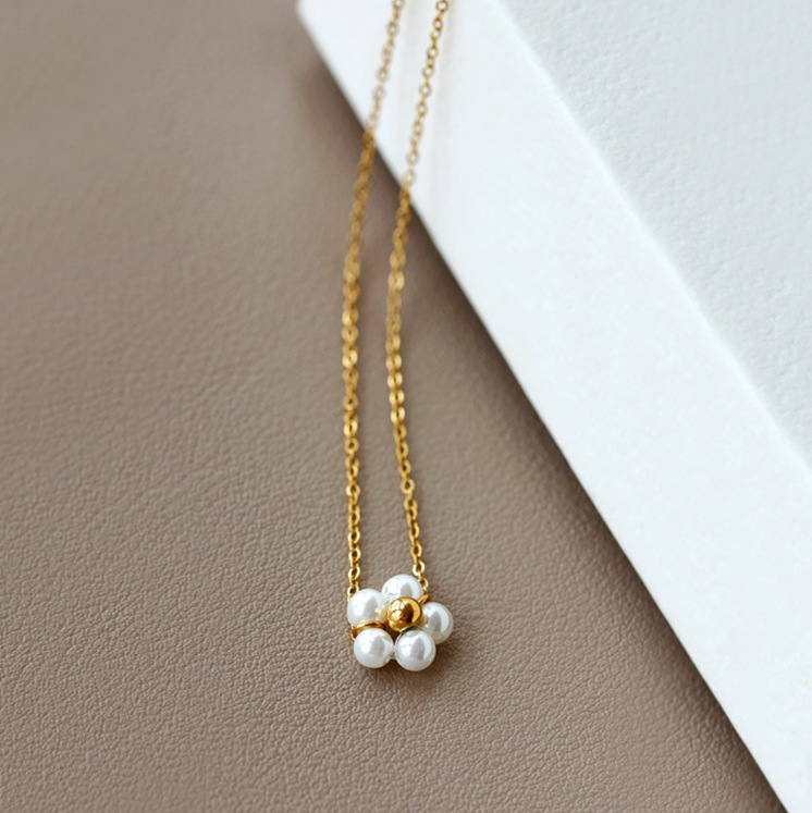 Retro Flower Titanium Steel Beaded Plating Artificial Pearls Pendant Necklace display picture 7
