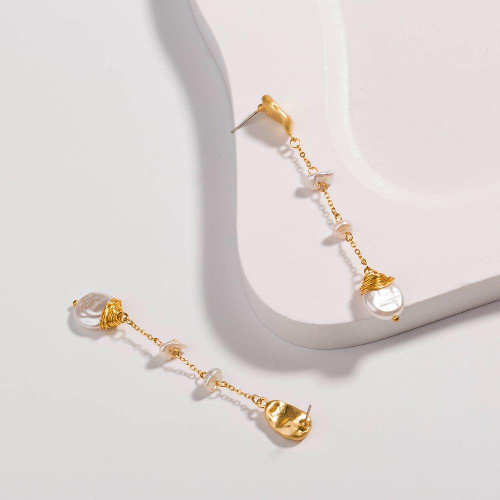 Mode Einfache Spezielle-shaped Imitation Reine Weiße Perle Quaste Legierung Ohrringe display picture 8