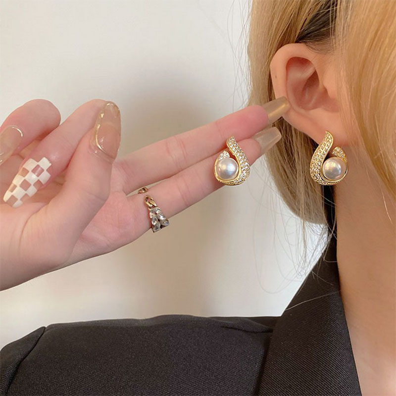 Women's Fashion Irregular Water Droplets Alloy Ear Studs Plating Inlay Artificial Pearl Rhinestone Stud Earrings display picture 5